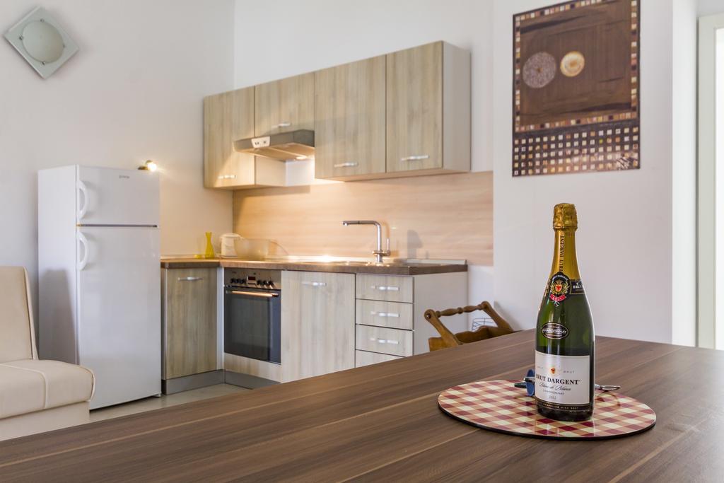 Apartments Gloria Liznjan Ngoại thất bức ảnh
